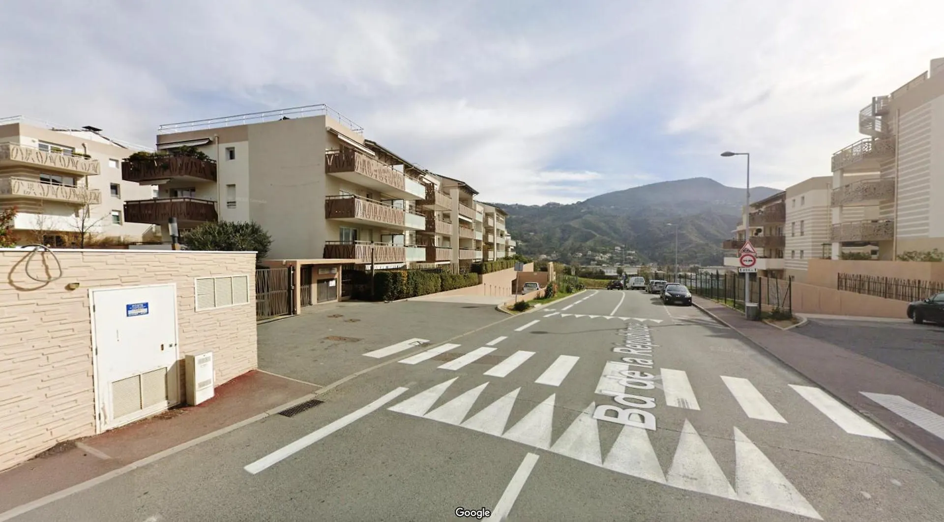 Flat Apartment Carros France